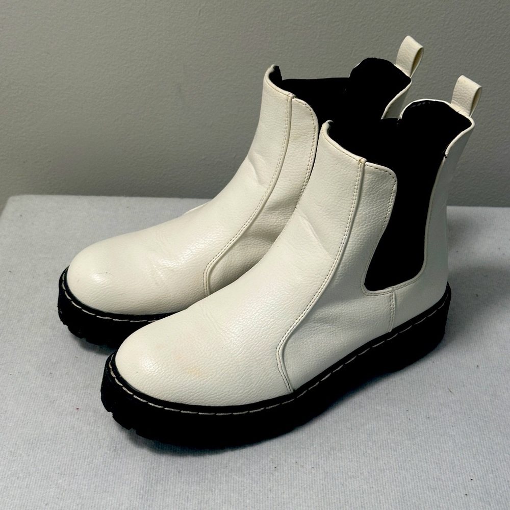 Sincerely Jules White Hippie Slip on Boots Size 8 Chunky Sole